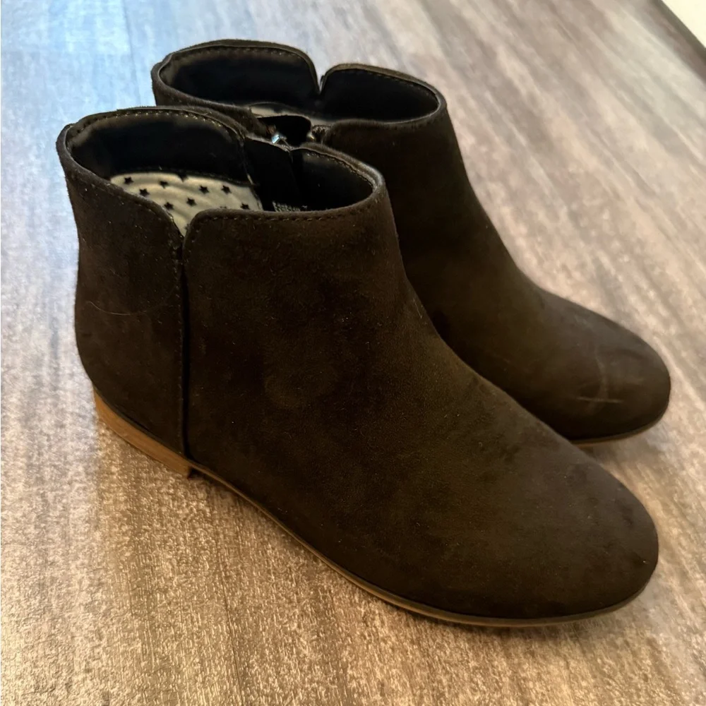 Cat and Jack black “Opal” zip up boots